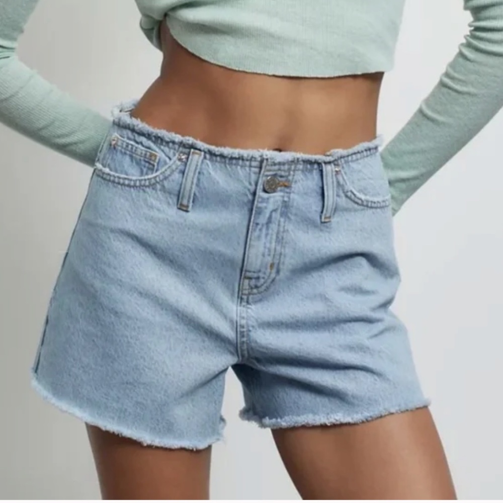 BDG Distressed‎ Cut Off Waist Denim Shorts Urban Outfitters Sz 32